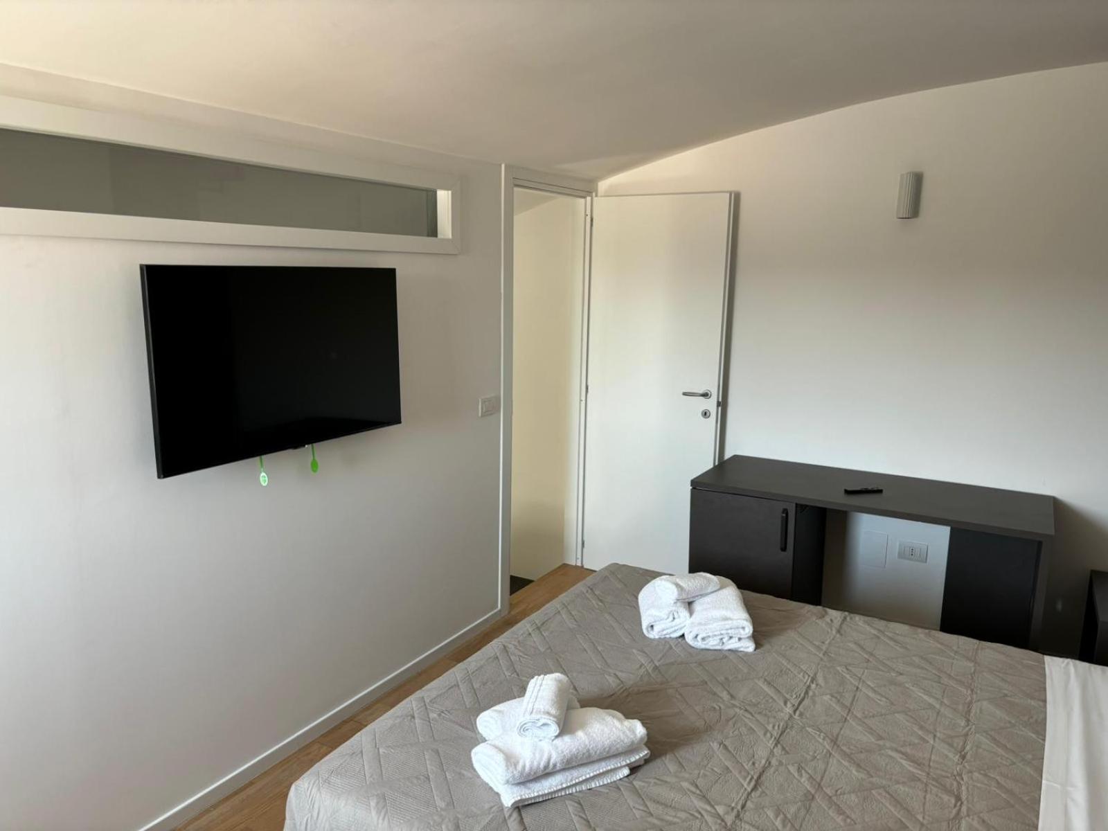 Luxury Apartment *