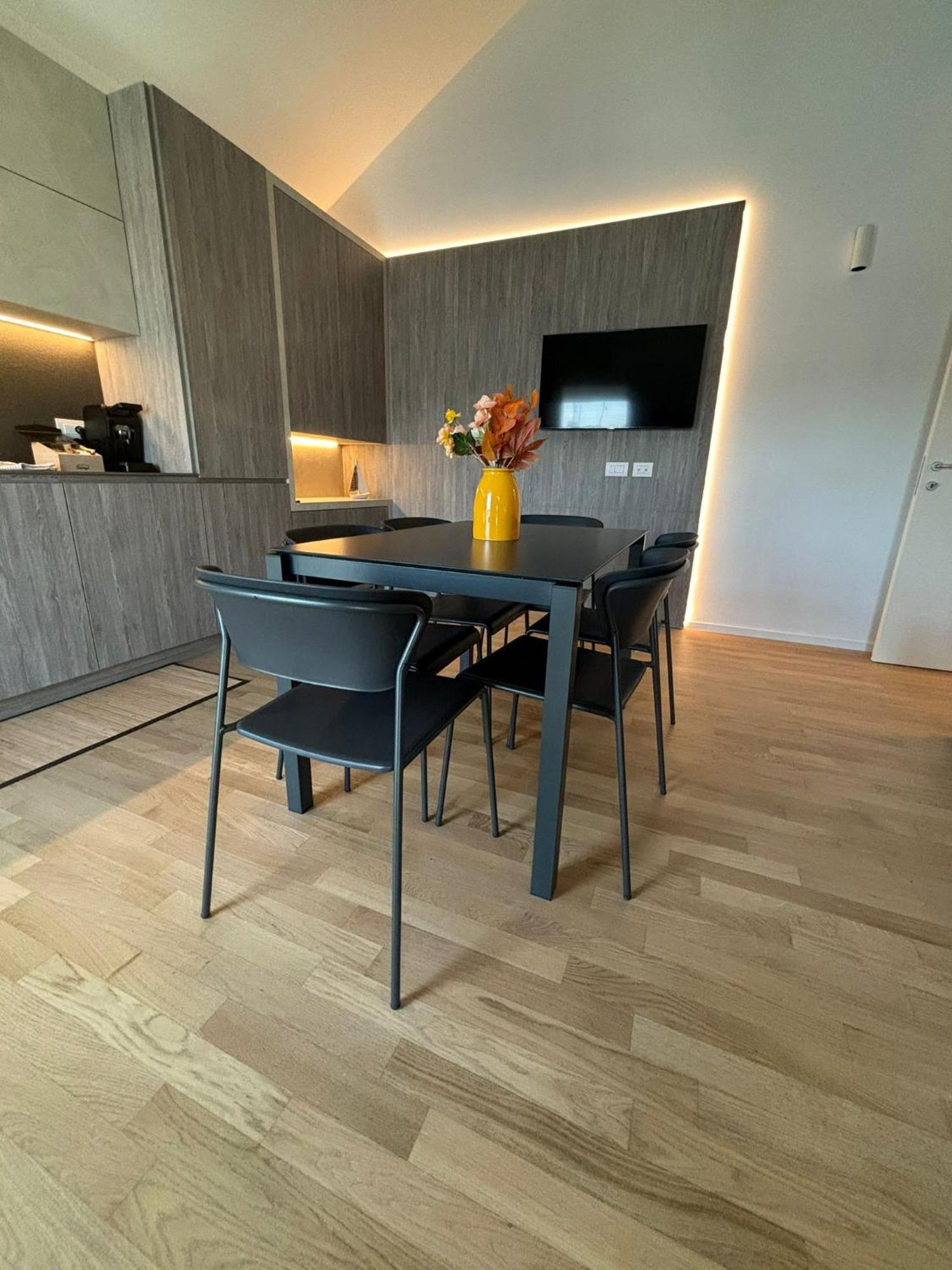 Luxury Apartment *